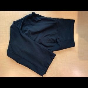 Black Nike cropped athletic leggings - size s